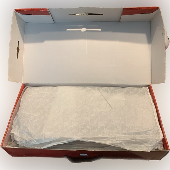 Guess Taupe Pozita faux fur boots in Women’s size 8 - used condition - Picture 4 of 16